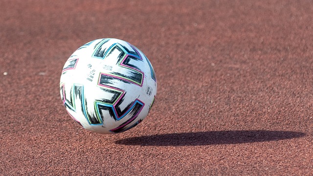 杯賽MVP對決：老詹半場狂砍三十分 字母哥決賽幾近雙二十.